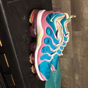 pink blue and purple vapormaxes size 8 womens